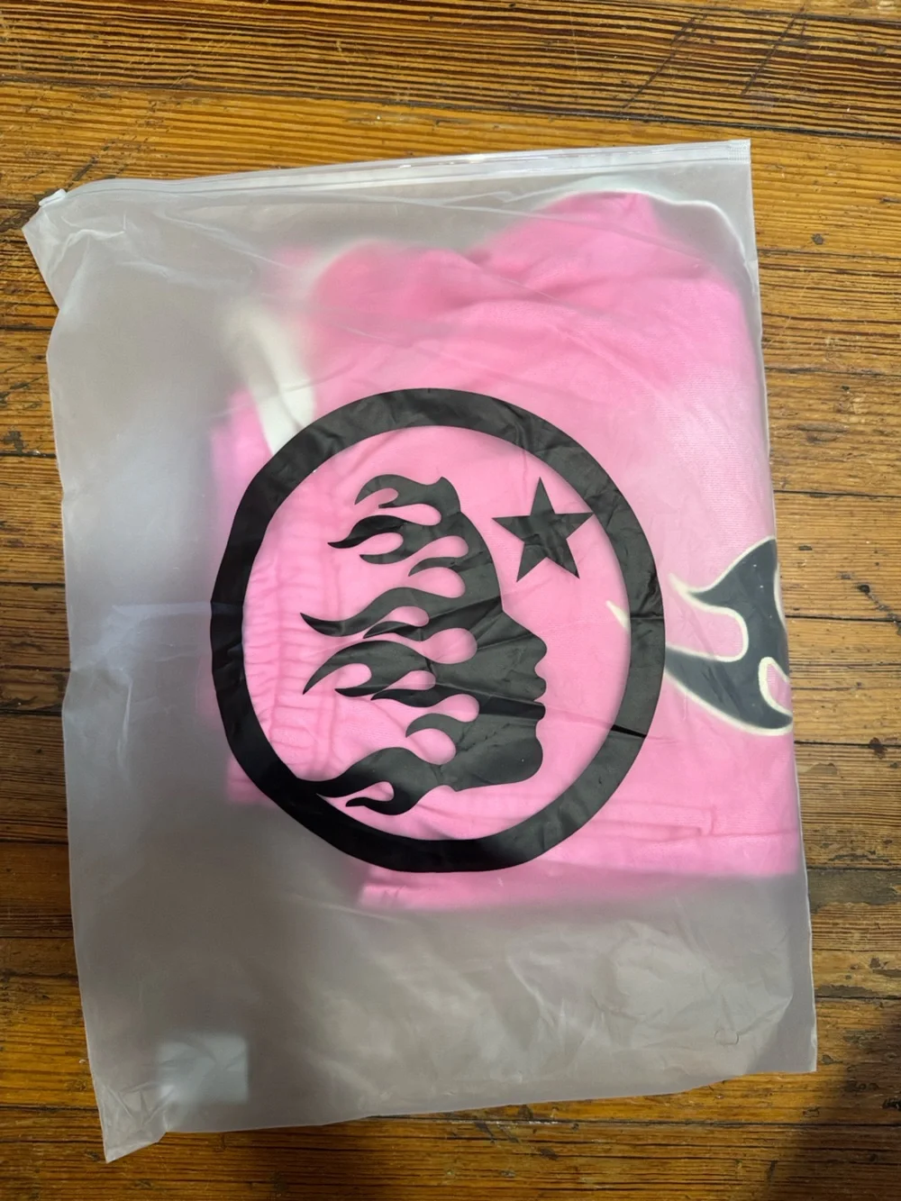 Pink hellstar short brand new with tags and bag and the NFC SCAN WORKS!! Size M